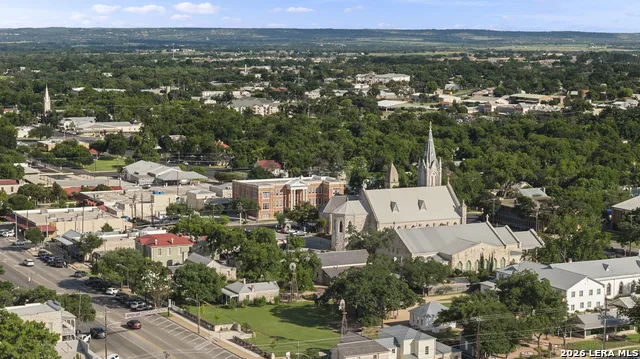 501 W CREEK ST Fredericksburg, TX 78624