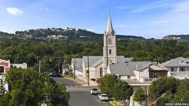 501 W CREEK ST Fredericksburg, TX 78624