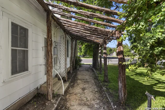 501 W CREEK ST Fredericksburg, TX 78624