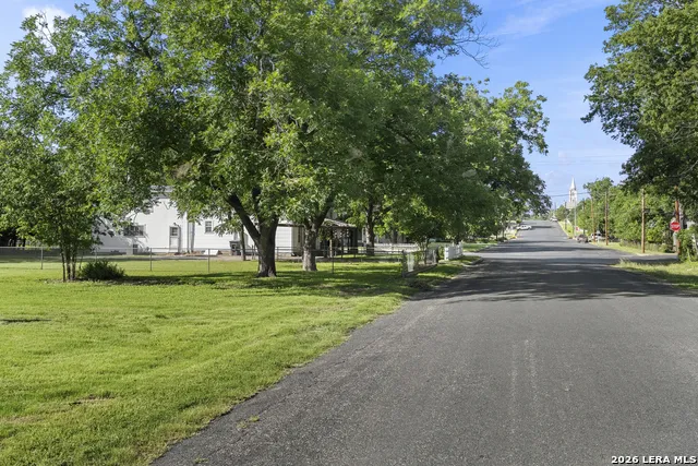 501 W CREEK ST Fredericksburg, TX 78624