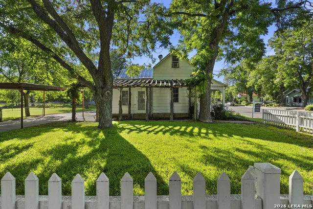 501 W CREEK ST Fredericksburg, TX 78624