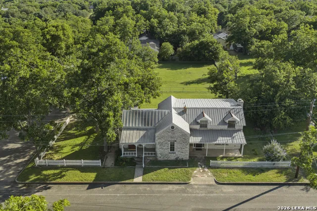 501 W CREEK ST Fredericksburg, TX 78624
