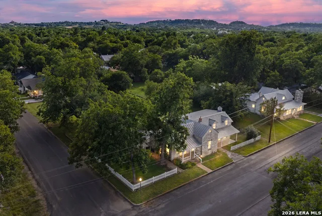 501 W CREEK ST Fredericksburg, TX 78624