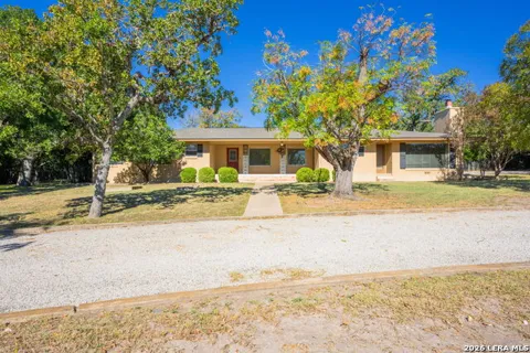 133 Royal Oaks