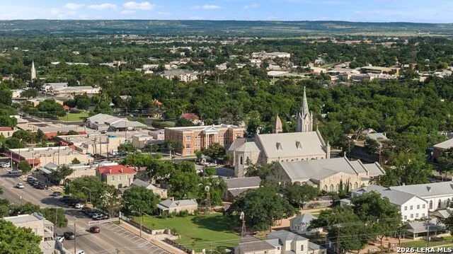 306 S Edison St Fredericksburg, TX 78624
