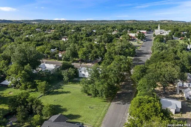 306 S Edison St Fredericksburg, TX 78624