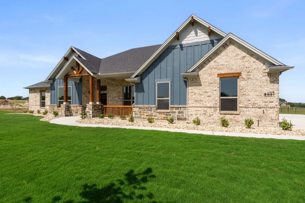 2561 Posey Lane Waxahachie, TX 75167