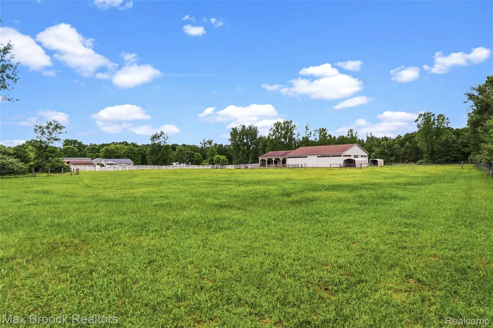 2566 5 Mile Road Lincoln Township, MI 48642