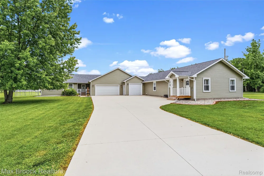 2566 5 Mile Road Lincoln Township, MI 48642