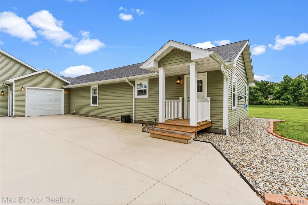 2566 5 Mile Road Lincoln Township, MI 48642