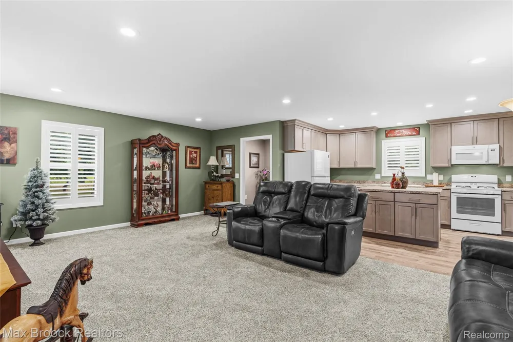 2566 5 Mile Road Lincoln Township, MI 48642