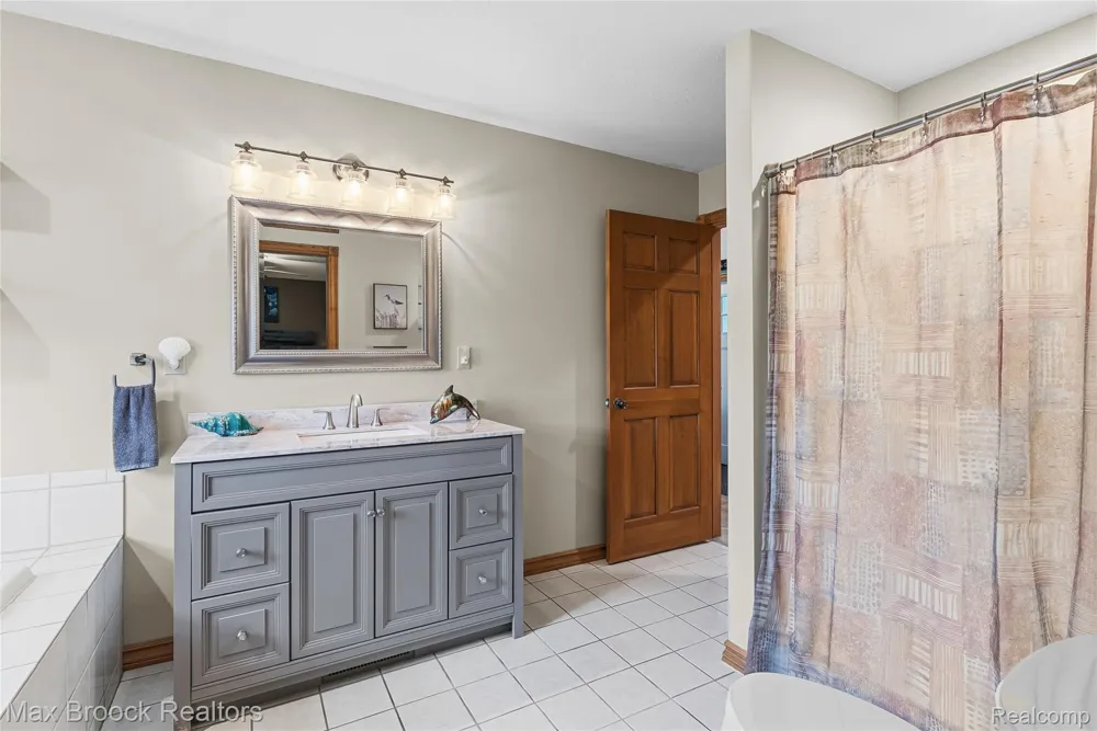 2566 5 Mile Road Lincoln Township, MI 48642
