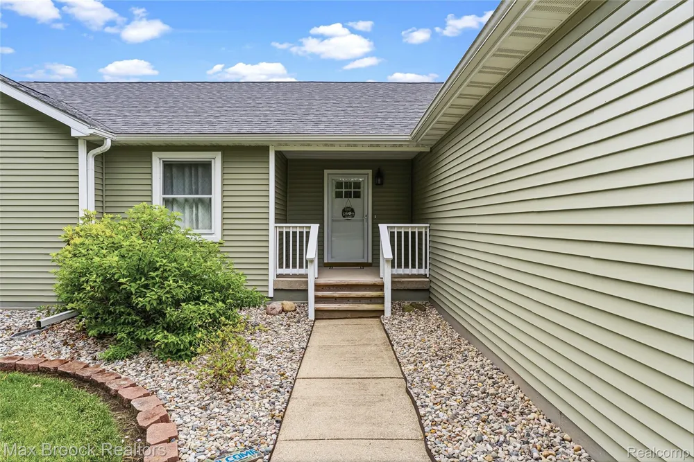 2566 5 Mile Road Lincoln Township, MI 48642