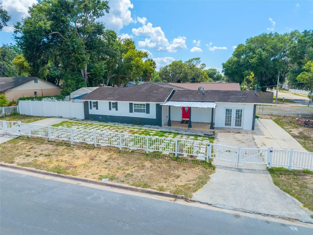 1230 E 1ST AVENUE Mount Dora, FL 32757