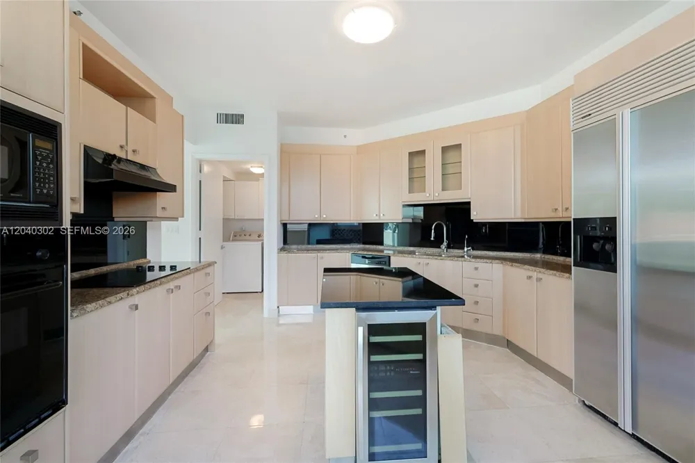 300 S Pointe Dr #405 Miami Beach, FL 33139