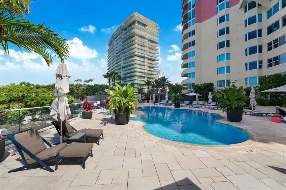 300 S Pointe Dr #405 Miami Beach, FL 33139