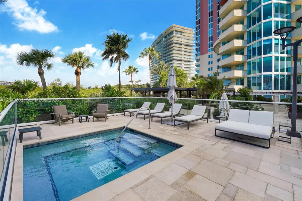 300 S Pointe Dr #405 Miami Beach, FL 33139