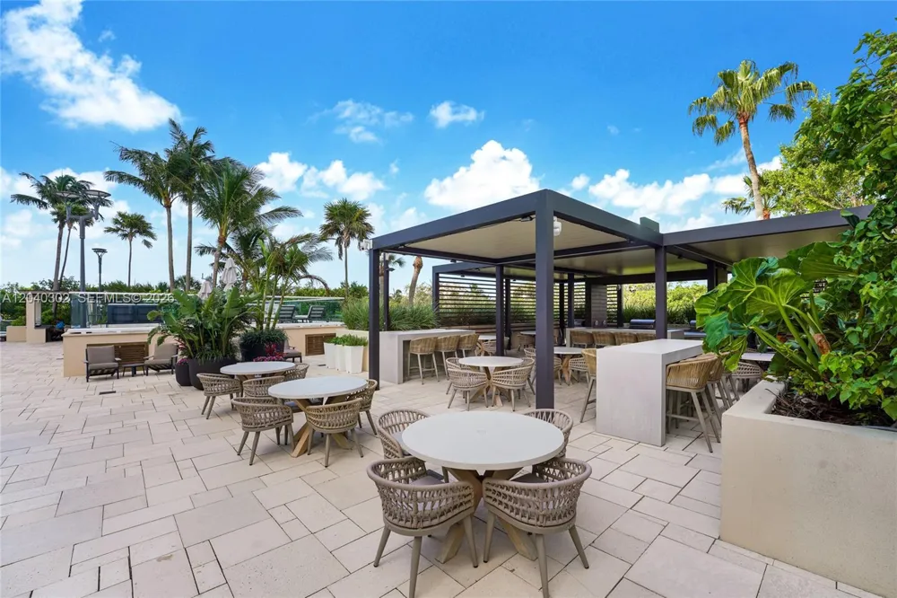 300 S Pointe Dr #405 Miami Beach, FL 33139