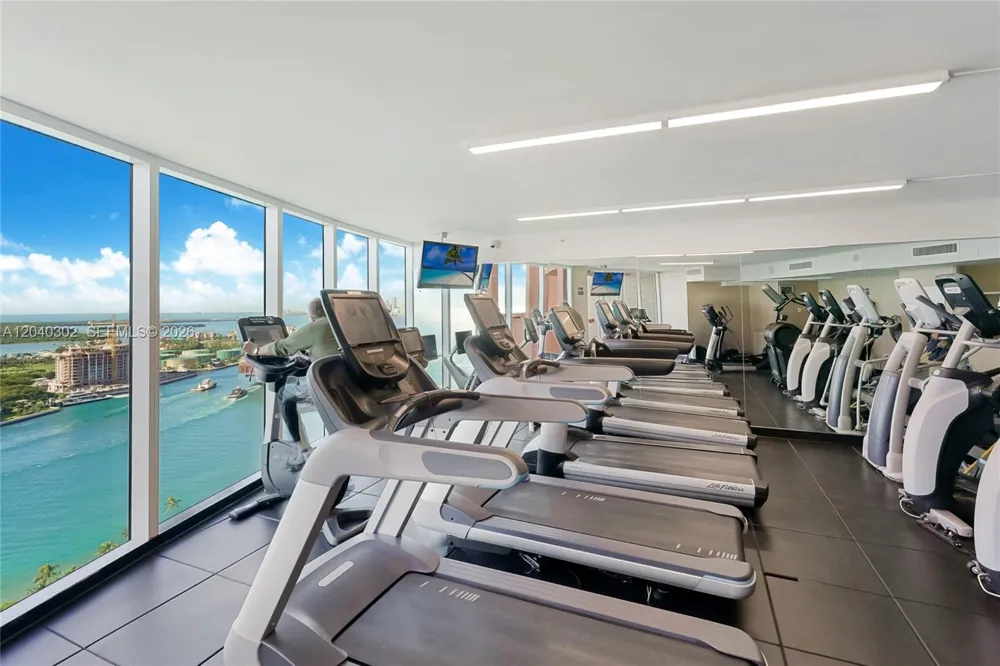 300 S Pointe Dr #405 Miami Beach, FL 33139
