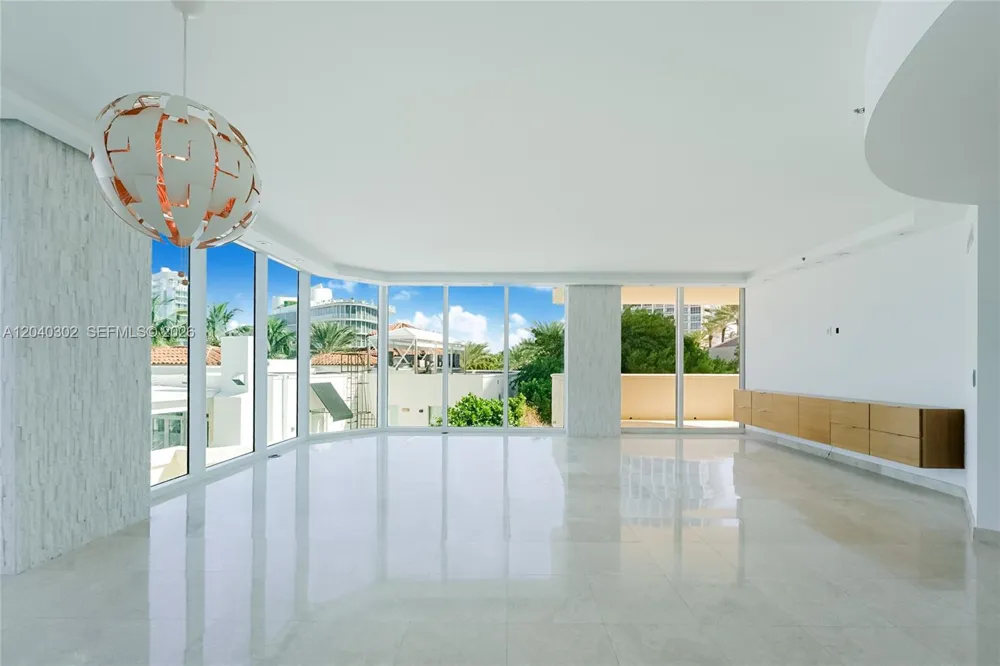 300 S Pointe Dr #405 Miami Beach, FL 33139