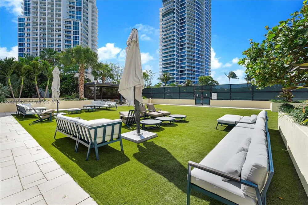 300 S Pointe Dr #405 Miami Beach, FL 33139