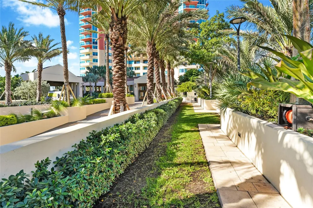 300 S Pointe Dr #405 Miami Beach, FL 33139