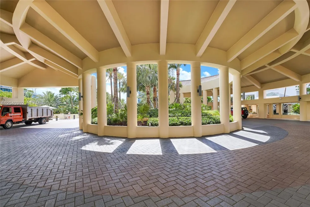 300 S Pointe Dr #405 Miami Beach, FL 33139