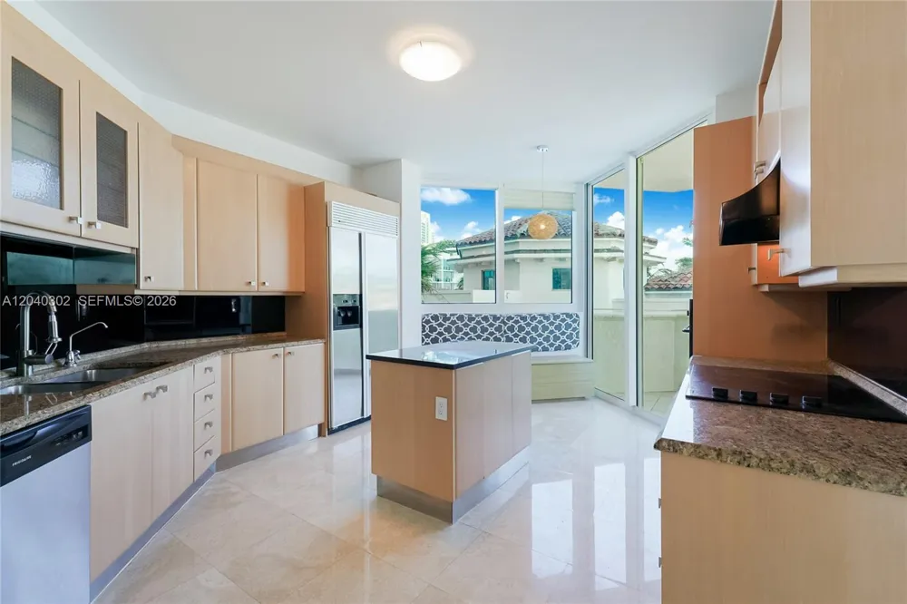 300 S Pointe Dr #405 Miami Beach, FL 33139