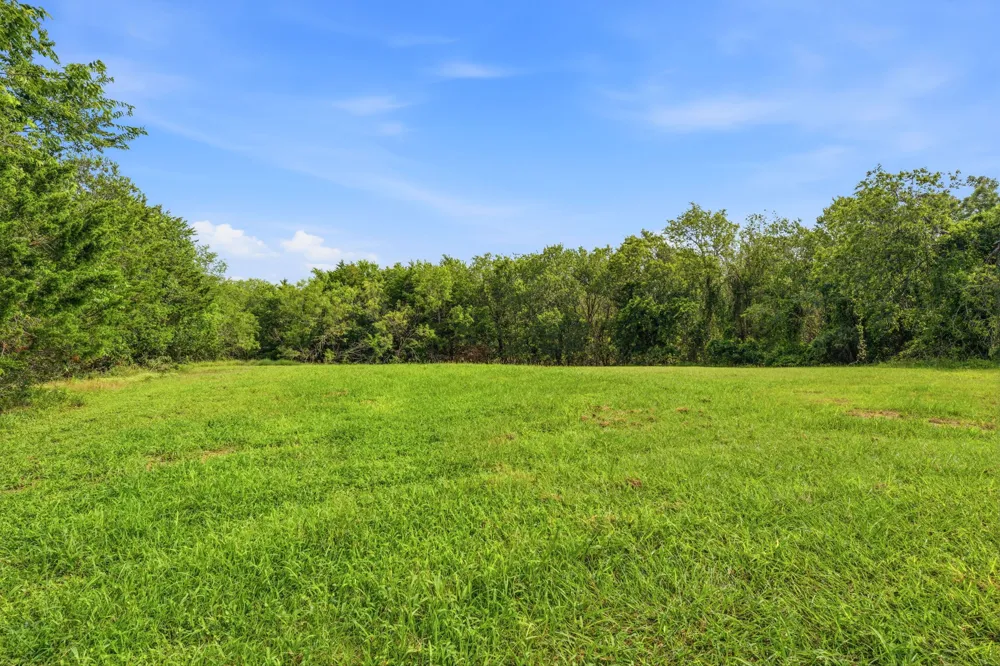 285 Hilltop Drive Dale, TX 78616