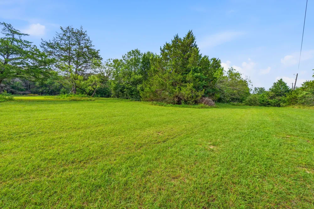285 Hilltop Drive Dale, TX 78616