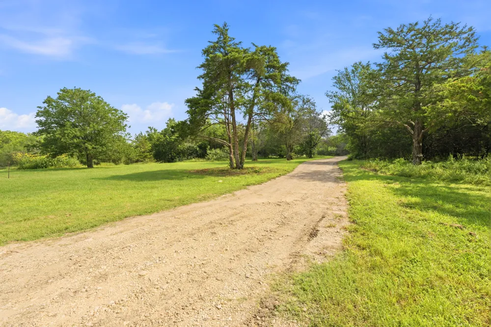 285 Hilltop Drive Dale, TX 78616