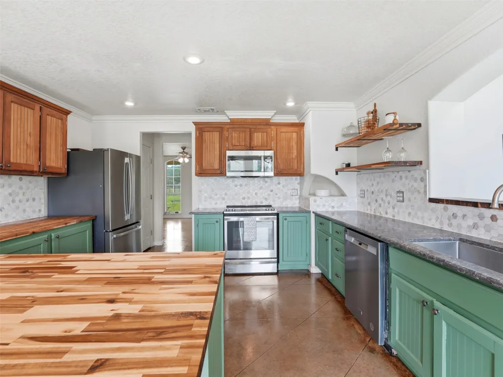 1208 Odaniel School Road Seguin, TX 78155