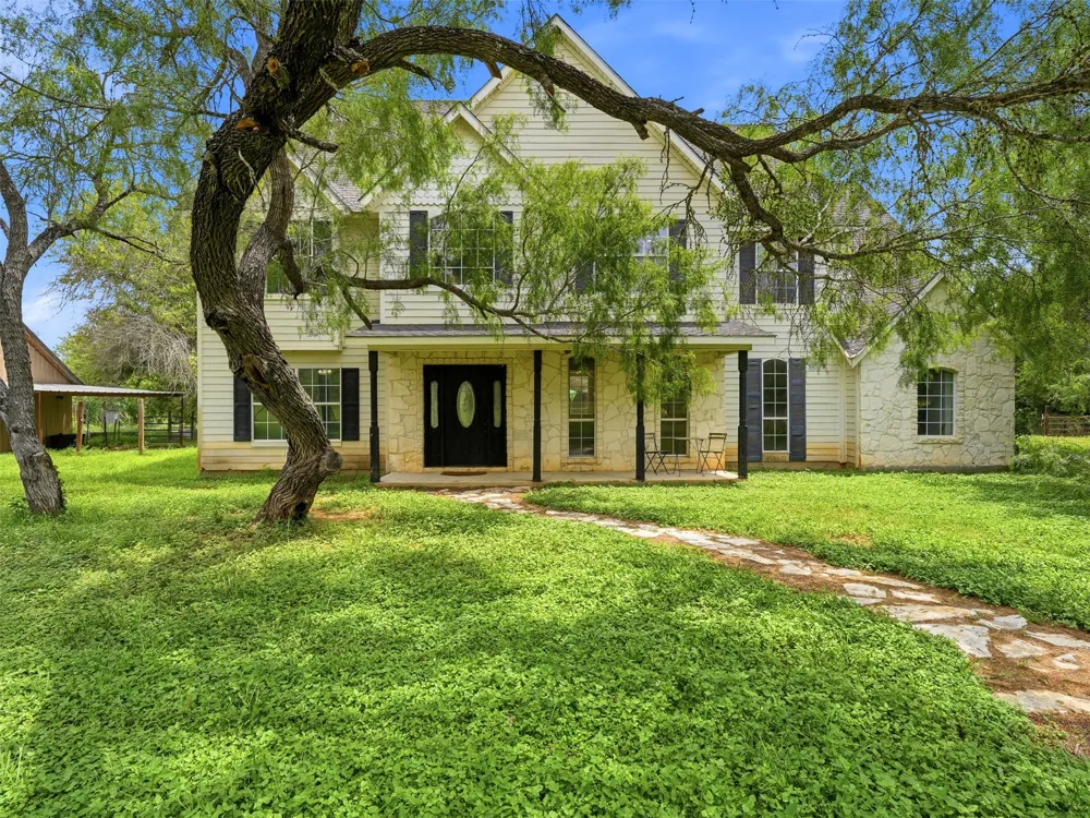 1208 Odaniel School Road Seguin, TX 78155
