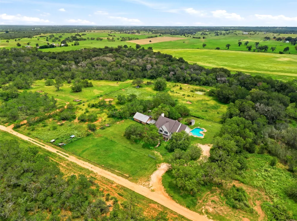 1208 Odaniel School Road Seguin, TX 78155