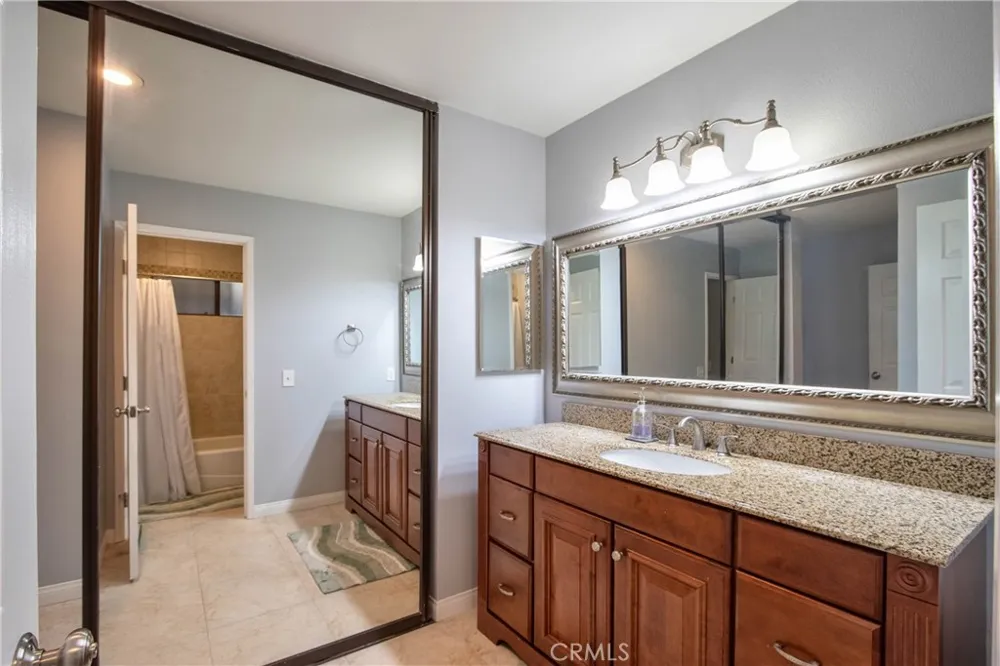 926 Lupine Hills Drive #15 Vista, CA 92081