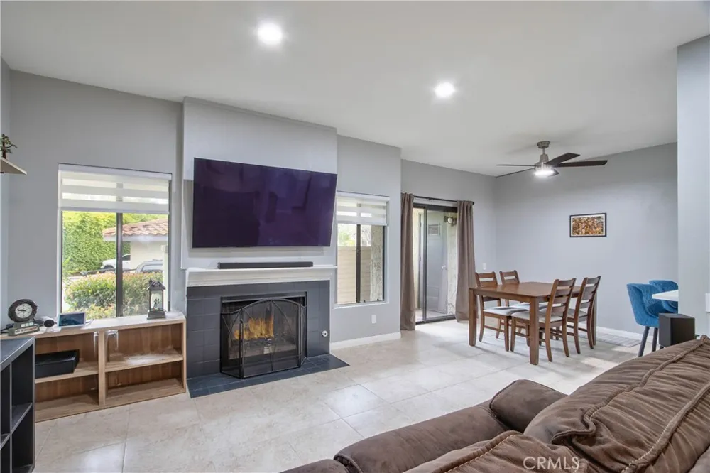 926 Lupine Hills Drive #15 Vista, CA 92081