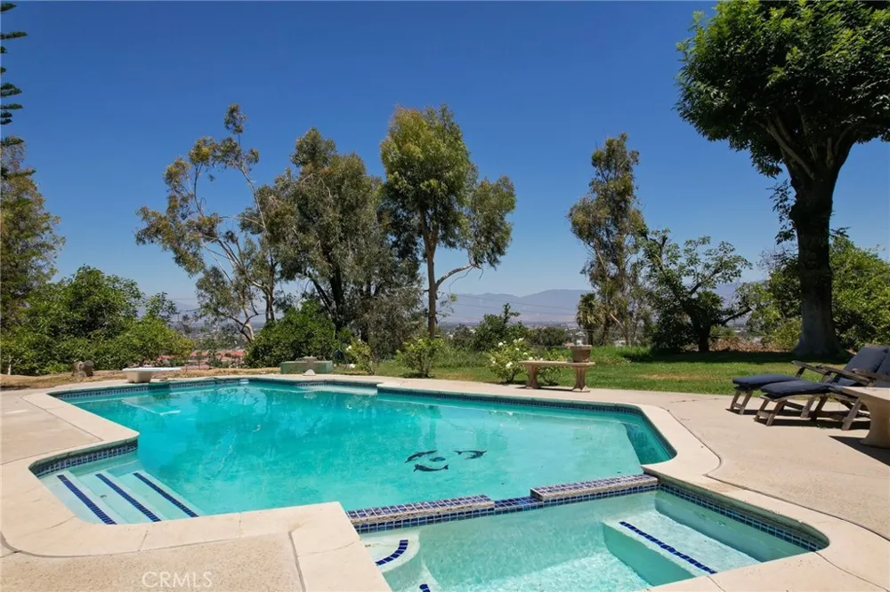 1815 Hilltop Colton, CA 92324