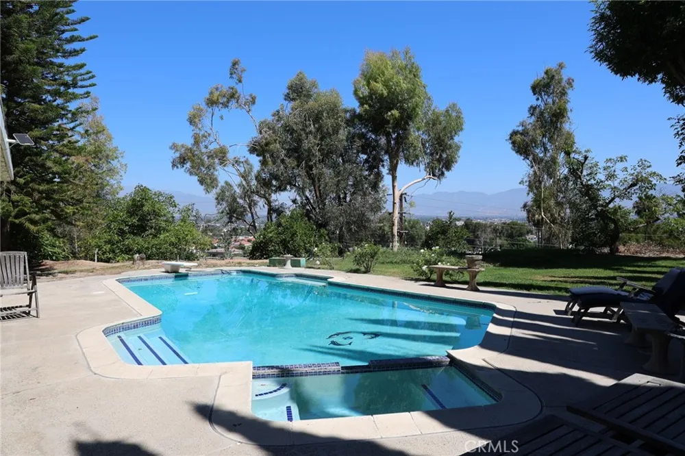 1815 Hilltop Colton, CA 92324