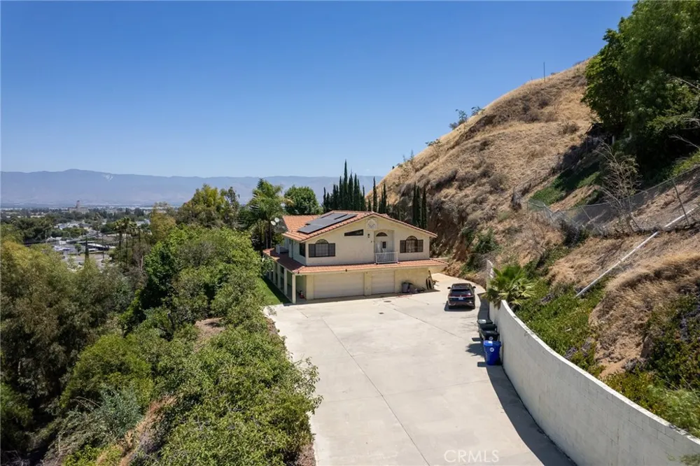 1815 Hilltop Colton, CA 92324