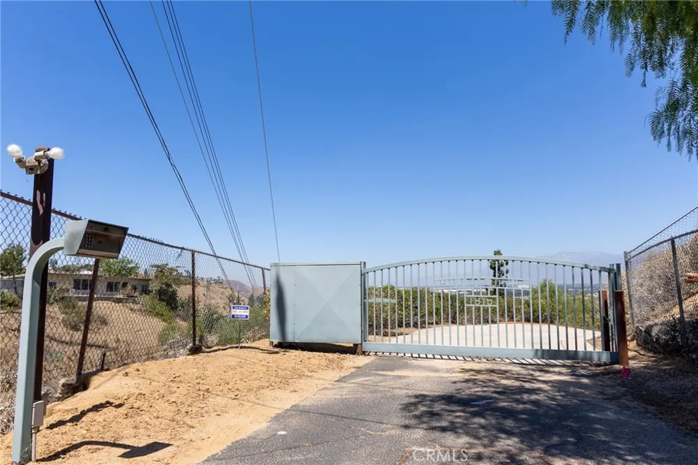 1815 Hilltop Colton, CA 92324