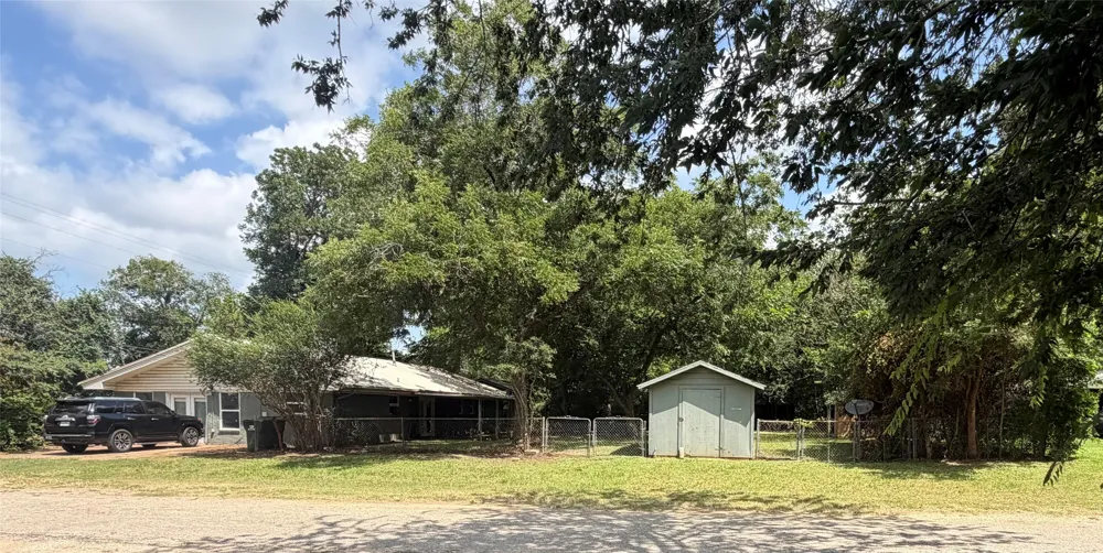 204 Rockdale Street Lexington, TX 78947