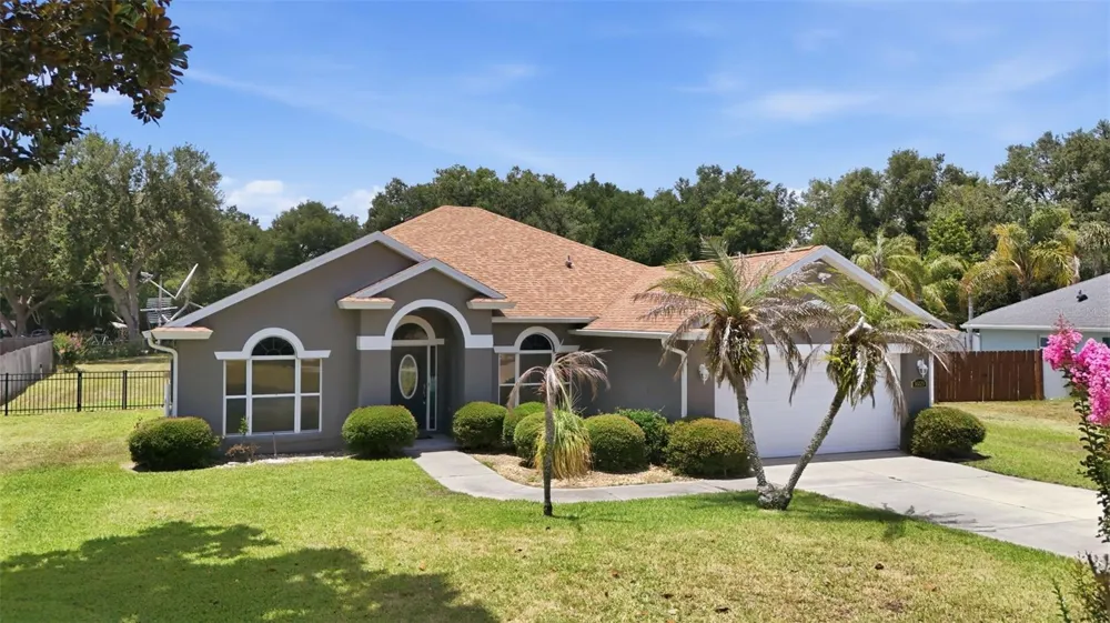 36723 SUNDANCE DRIVE Grand Island, FL 32735