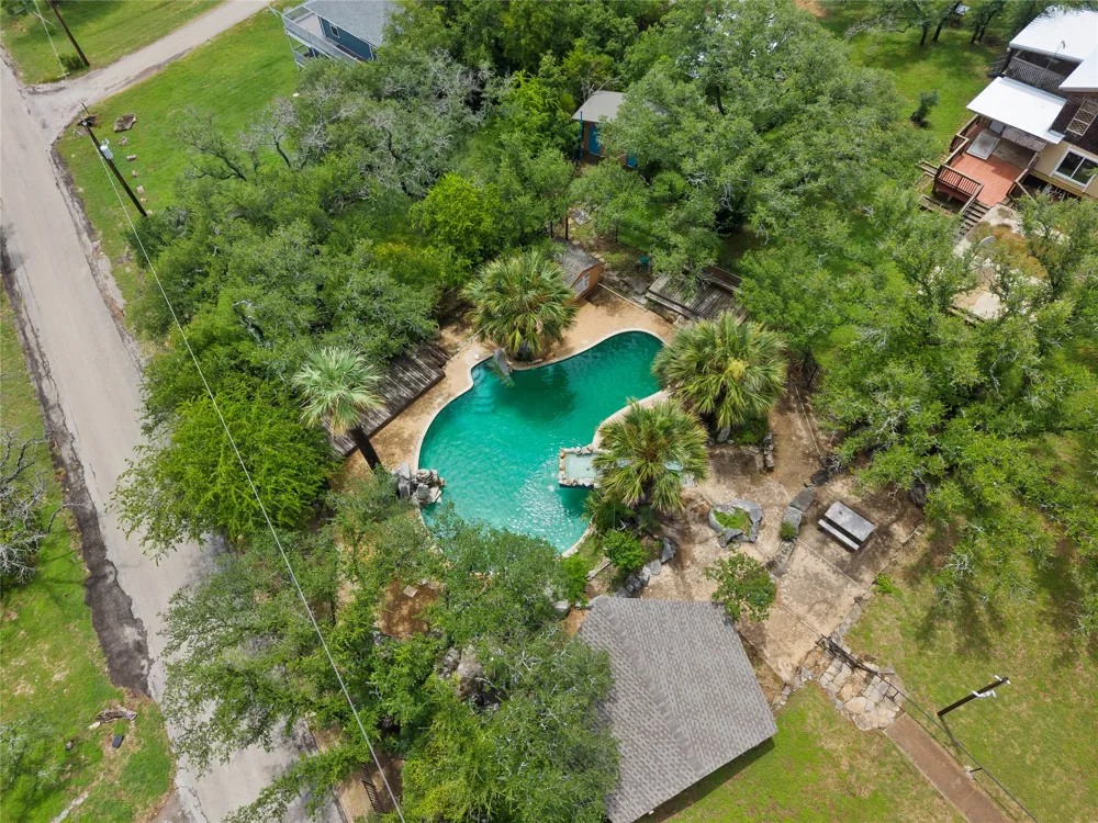 503 Chantilly Lane Spicewood, TX 78669