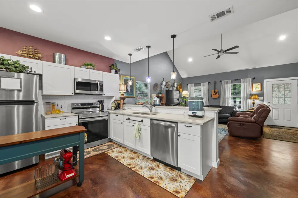 503 Chantilly Lane Spicewood, TX 78669