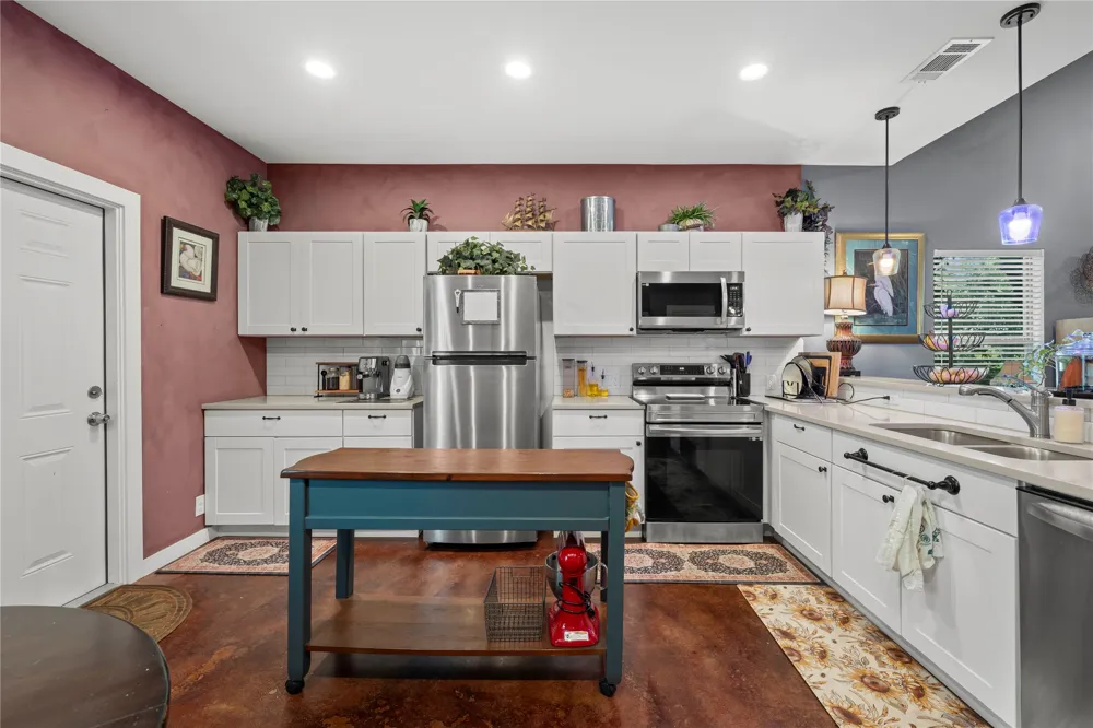 503 Chantilly Lane Spicewood, TX 78669
