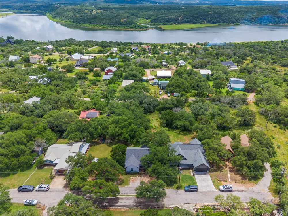 503 Chantilly Lane Spicewood, TX 78669