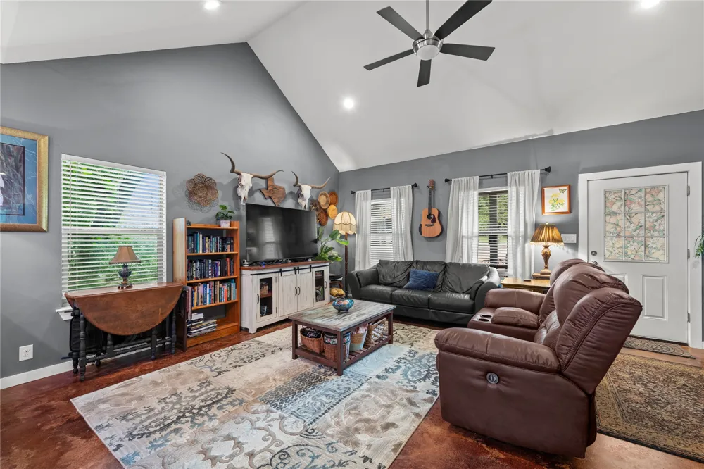 503 Chantilly Lane Spicewood, TX 78669