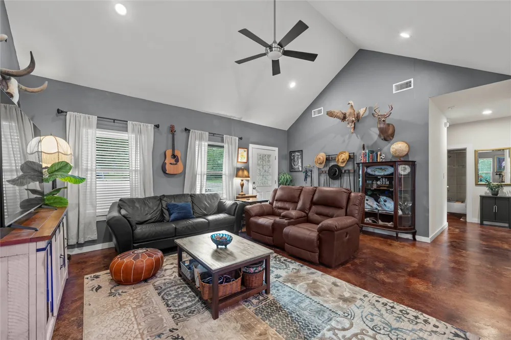 503 Chantilly Lane Spicewood, TX 78669