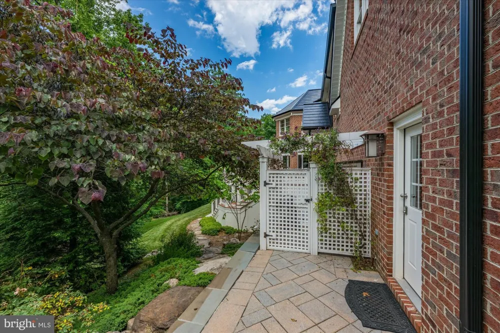 21750 LAUREL WOOD Leesburg, VA 20175