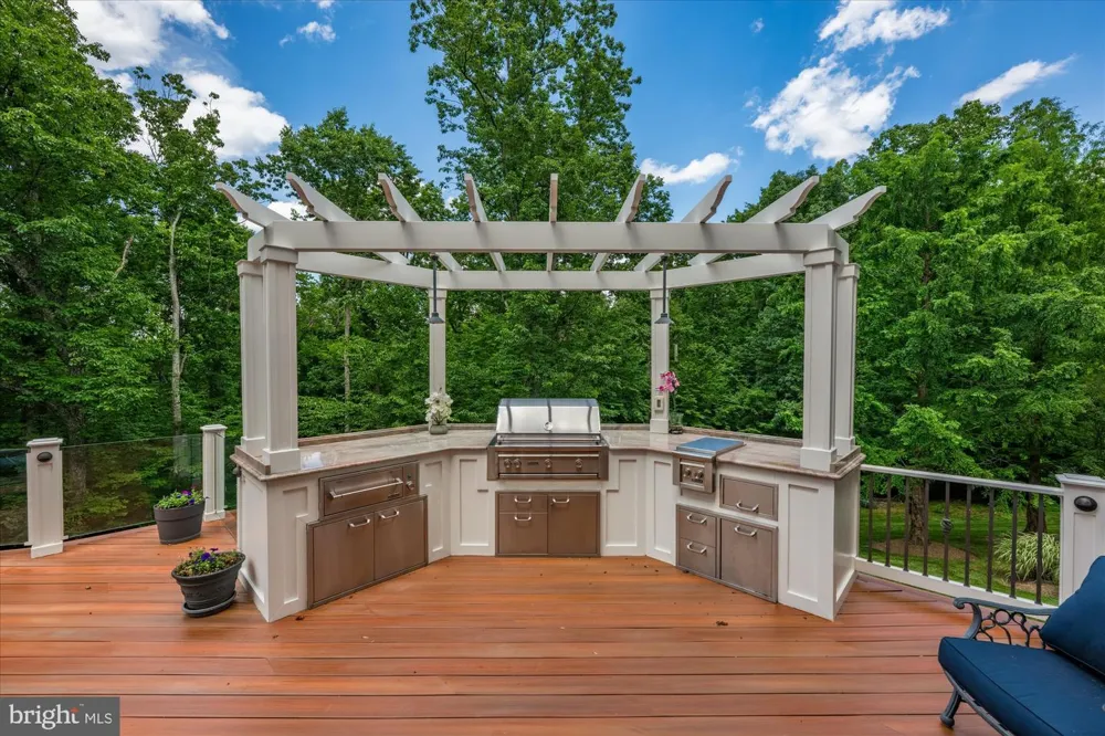 21750 LAUREL WOOD Leesburg, VA 20175
